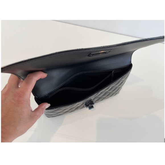 CHANEL 20P REIUSSUE BLACK ON BLACK PATENT LEATHER CLUTCH NIB! - Picture 16 of 17